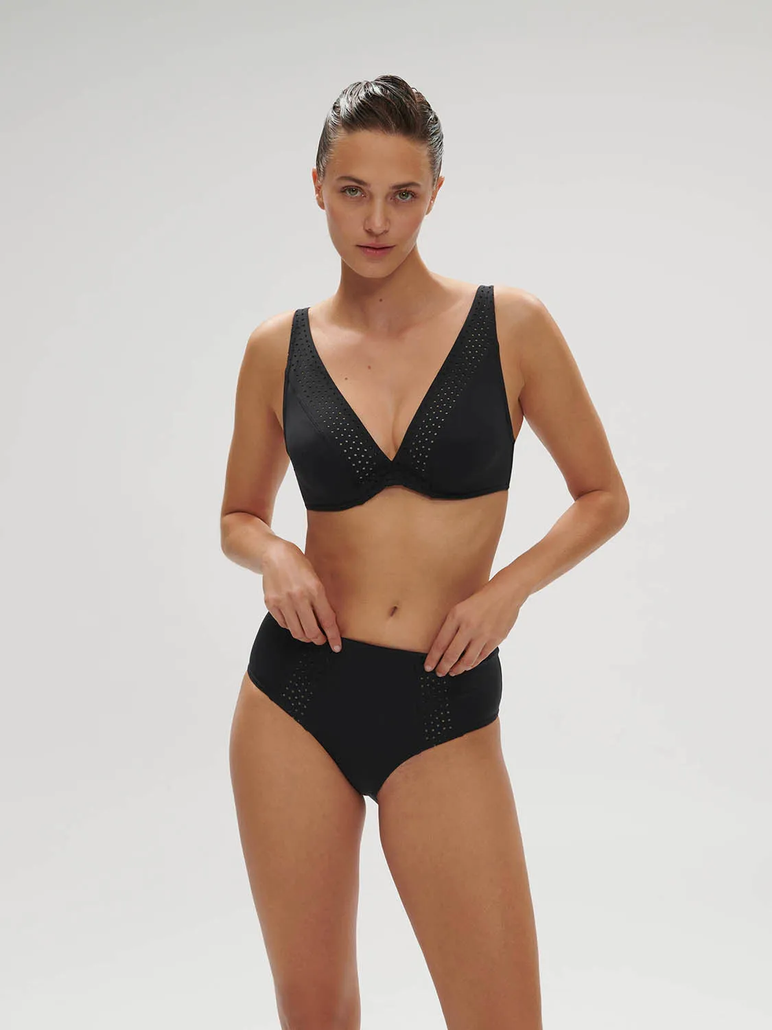 Hoya Underwire Plunge - Black