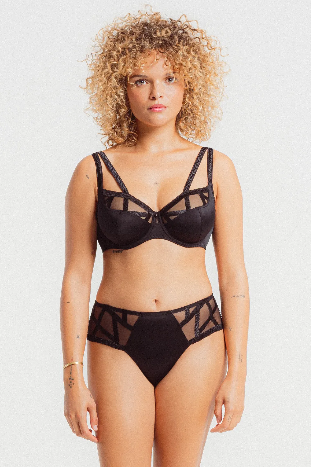 Srie Embroidery Shorty
